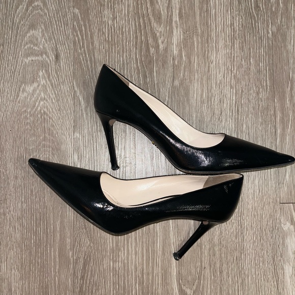 Authentic Prada heels no I don’t have the receipt/box there in good condition - Picture 5 of 7